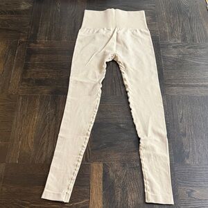 Used Women UNIQLO ivory Cream Leggings size S